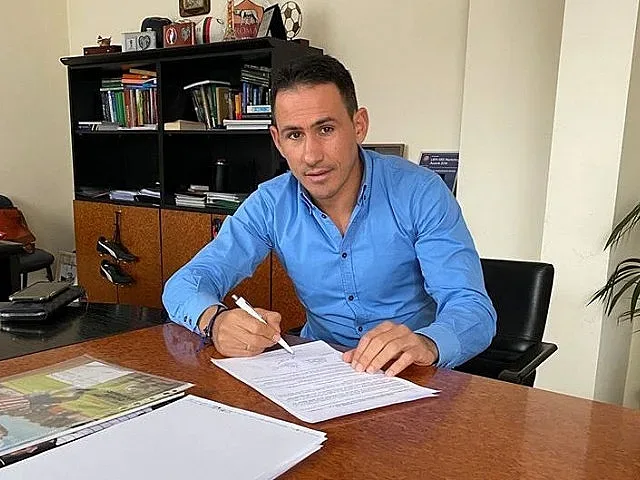 Капитанът на Левски подписа нов договор