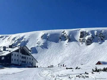 Друсват хоро за ЧНГ на Рибното езеро в Рила