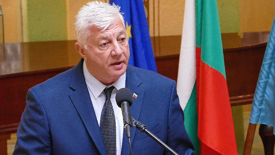 Зико дарява кметска заплата на първото бебе в 2020