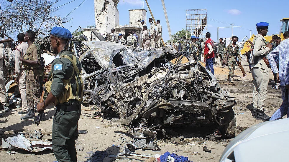 Кола-бомба уби 90 души в Сомалия