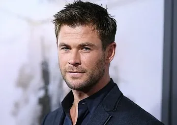 Крис Хемсуърт излиза във ваканция