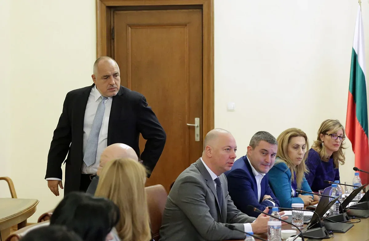 Министрите с 3-минутни отчети пред премиера