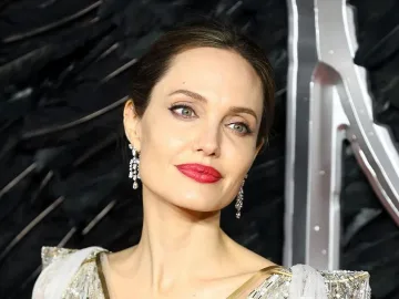 Анджелина Джоли вече е пилот (СНИМКИ)