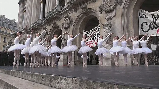 Коледни банкети за стачкуващите във Франция