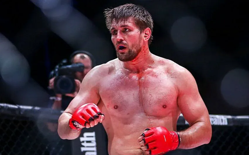 ММА боец спира кариерата си