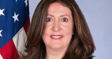 Посланик Мустафа направи баница за Коледа