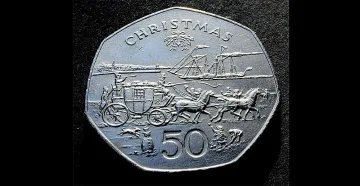 Вижте първата в света коледна монета