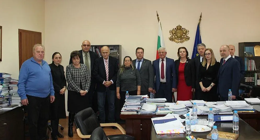 1,6 към 1 ще са заплатите на лекари и медсестри