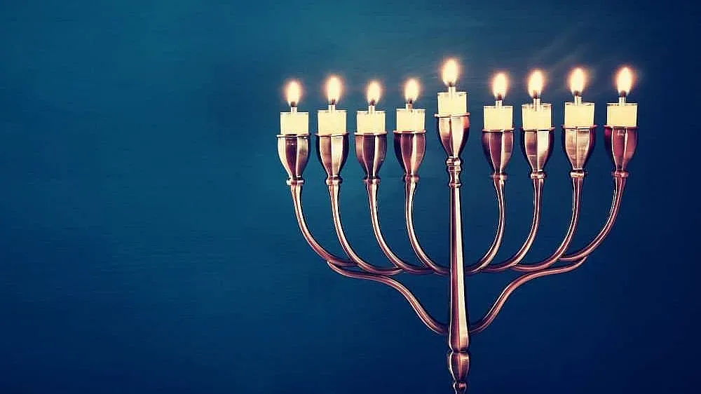 Евреите почитат духовната светлина с Ханука