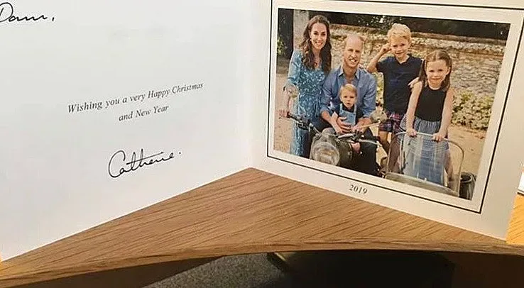 Кралицата посрещна внуците на коледен обяд