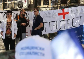 Медсестрите се местят пред Парламента