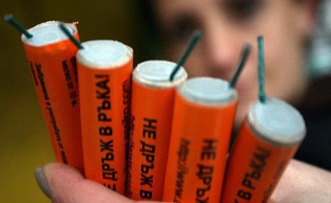 Проверяват пиратки и фойерверки в магазините