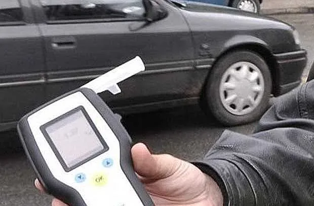 Водач с 2,78 промила се заби челно в кола