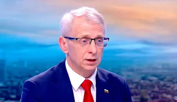 Пълна излагация! Ники Денков се омаза и на английски език
