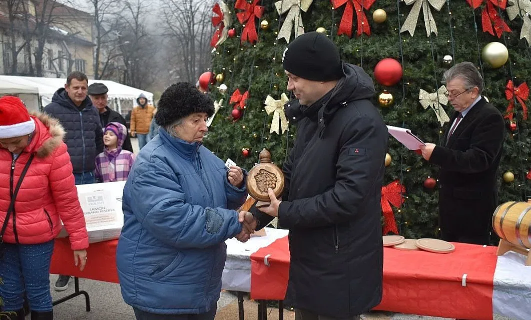 Вино, ракии и мезета покориха Враца