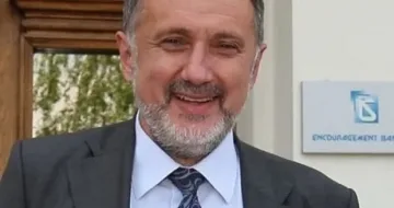 Отиде си най-високият измежду банкерите