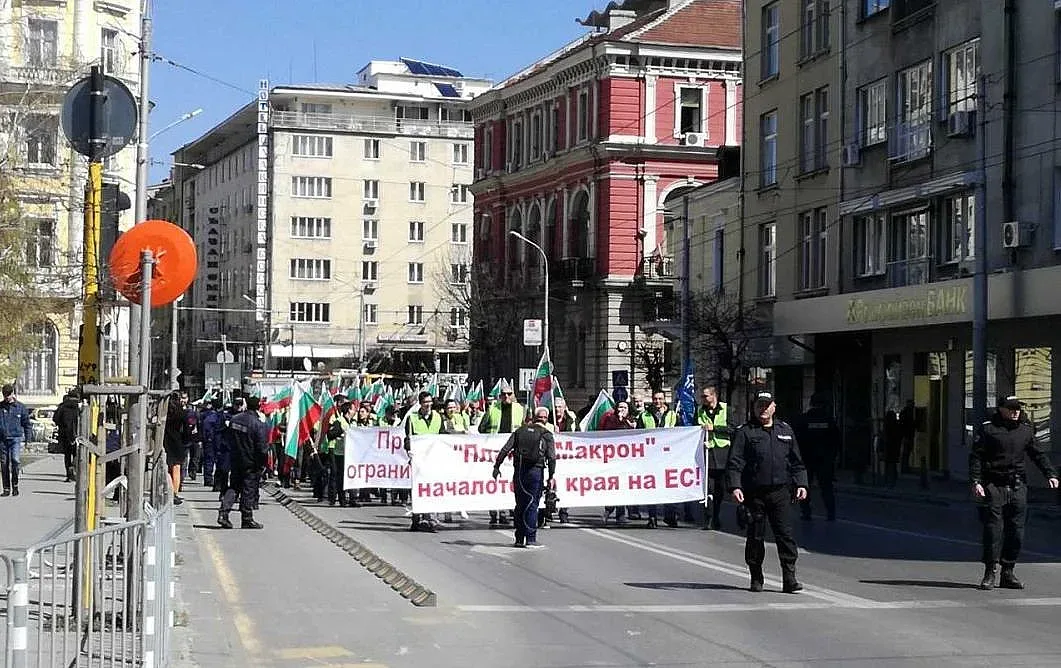 Брюксел пак ни цака с пакета "Мобилност"