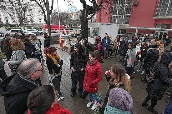 Художествената академия протестира