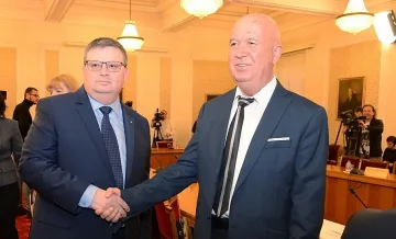 Депутатите избират новия шеф на КПКОНПИ