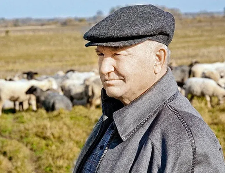 Човекът с каскета –  от кмет до фермер