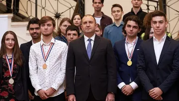 Радев към децата с медали:  Вие сте надеждата ни!