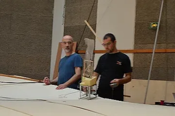 Актьори увличат зрители в импровизация