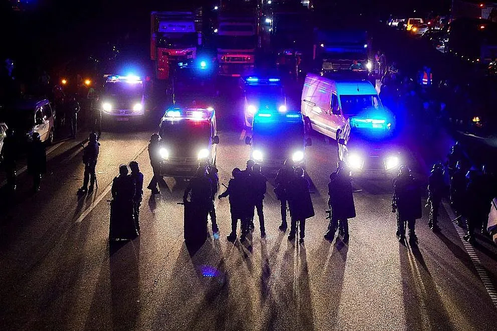 Франция остава под булото на протестите