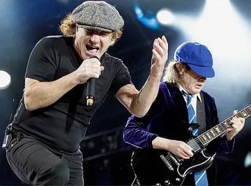 Фронтменът на AC/DC пише мемоарите си