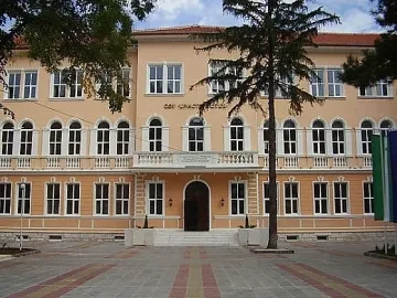 Ученичка почина в клас във Враца
