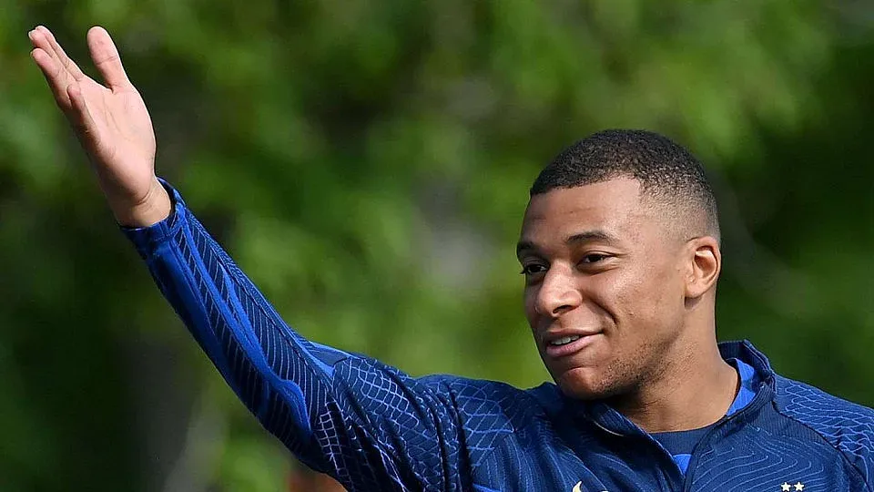 Нов скандал с Мбапе, отърва се леко