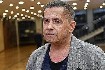 Расторгуев разказа историята на "Позови меня"