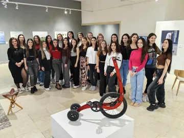 Красотата създава красота: Претендентките за „Царица Роза“ 2025 боядисаха изящни Великденски яйца