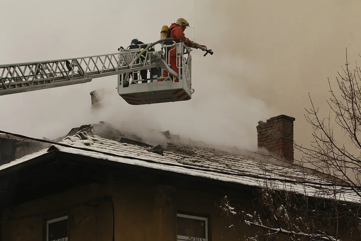 Къща в София на косъм от изпепеляване