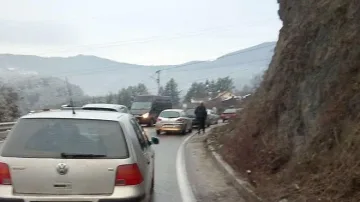 Затвориха пътя Своге - София заради заледяване