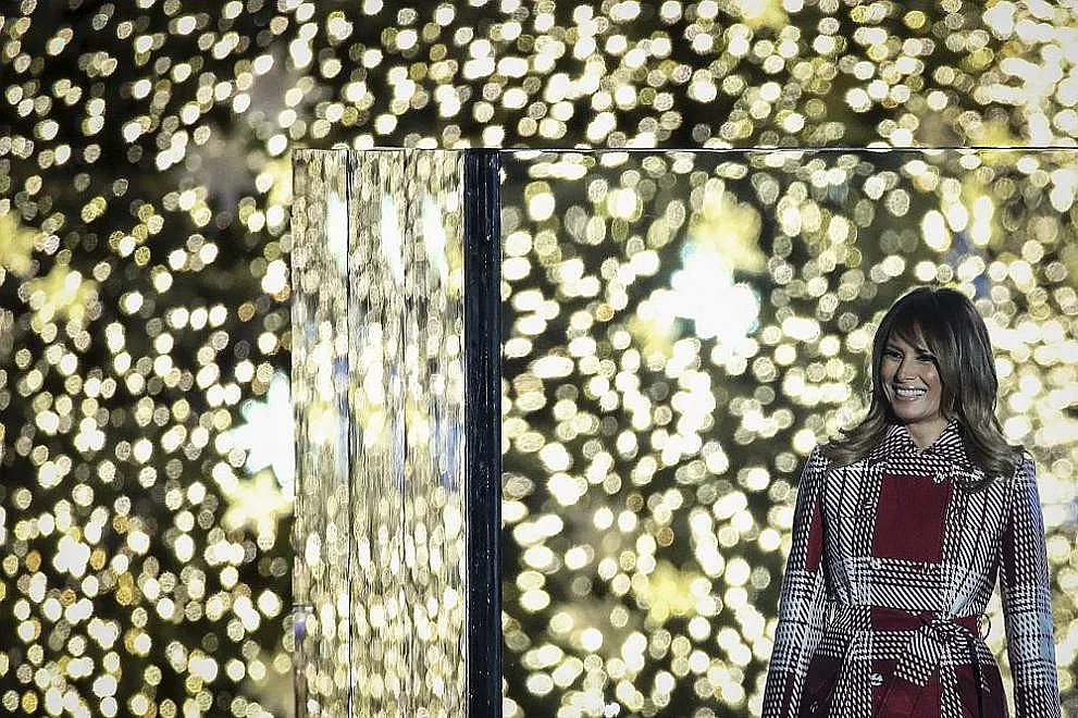 Мелания запали светлините на главната елха