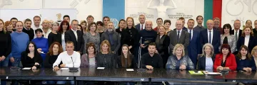 Стефка Костадинова награди професор Лозан Митев