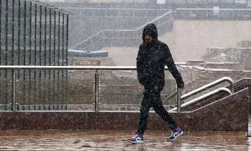 Първи сняг в София. Обработват срещу заледяване