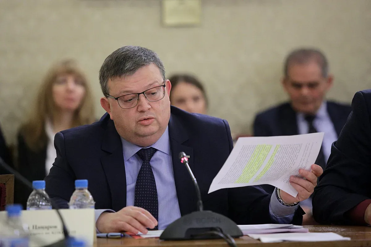 Цацаров: Нужен е нов начин за проверка на КПКОНПИ