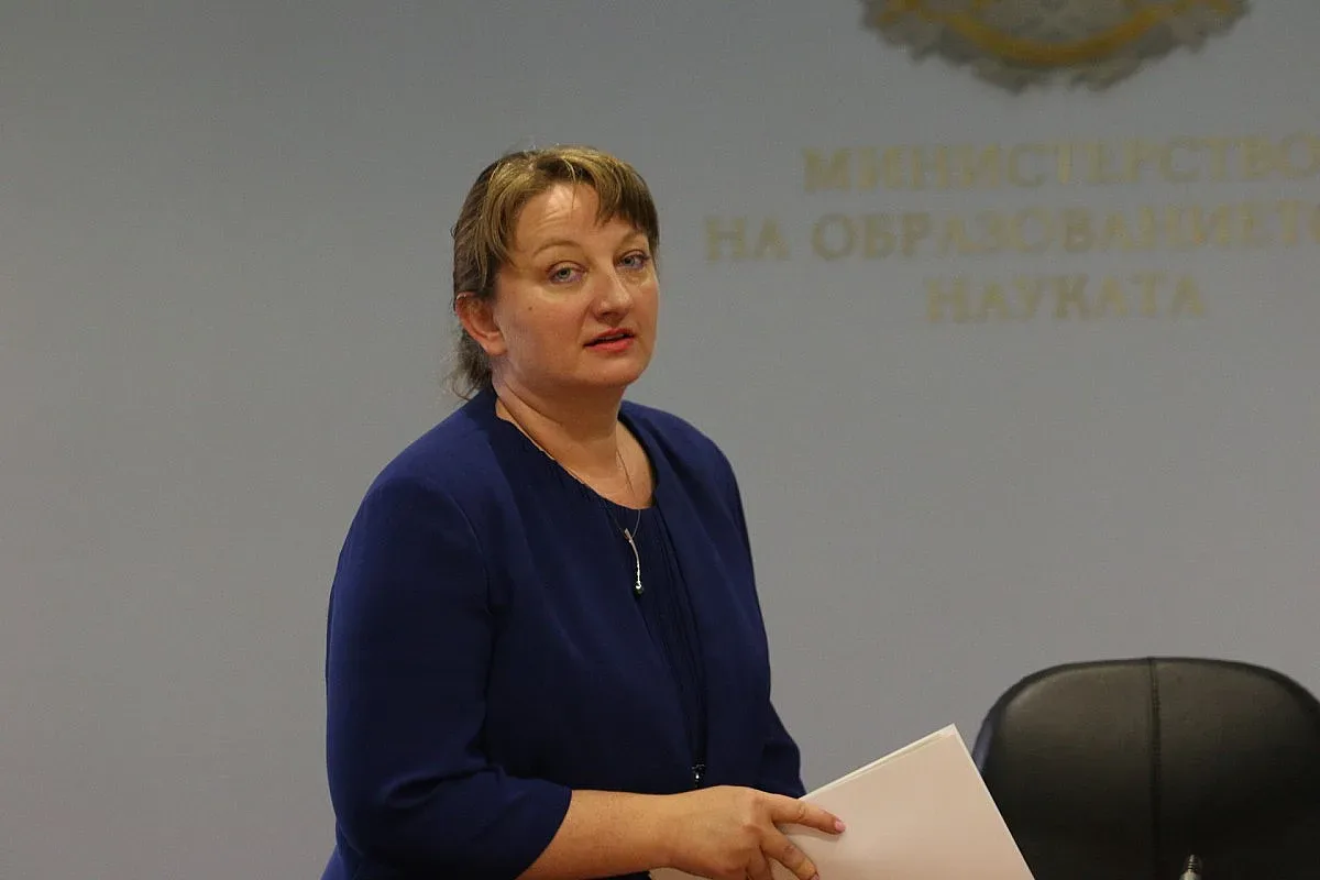 Гласуват днес Деница Сачева за социален министър