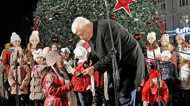 Бляскава коледна елха украси Пловдив