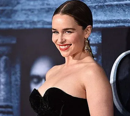 Емилия Кларк крие кръвоизлив в мозъка