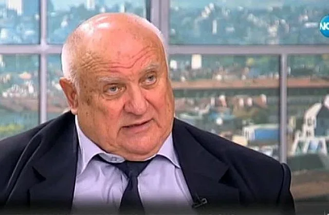Марковски за банкерката:  Едва ли е само влюбена