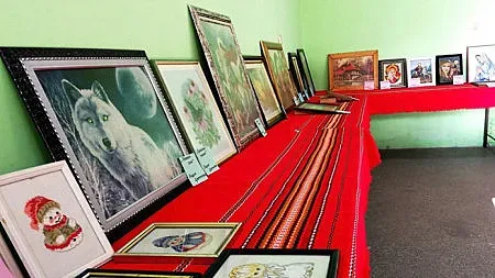 Изложба на гоблени показват в село Зверино