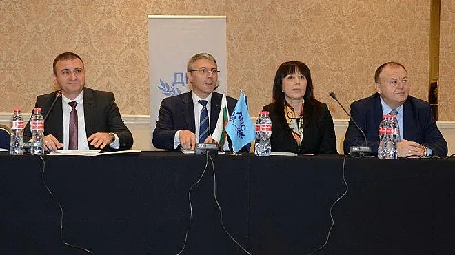 Карадайъ: Има отстъпление от демокрацията