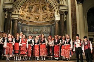 Русия депортира наш фолклорен ансамбъл