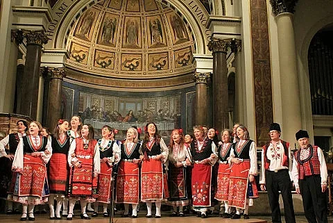 Русия депортира наш фолклорен ансамбъл