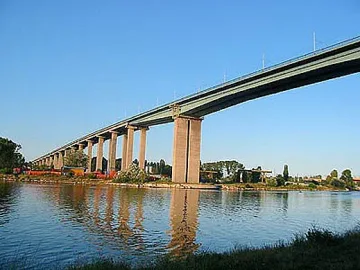 Мъж скочи от Аспаруховия мост, самоуби се