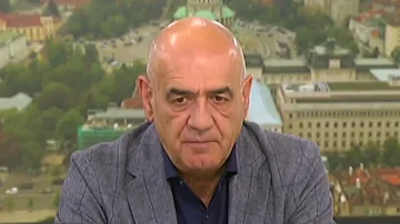 Шефът на Касата:Проблемите "се замитат" под масата