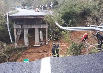 Свлачище събори мост в Италия