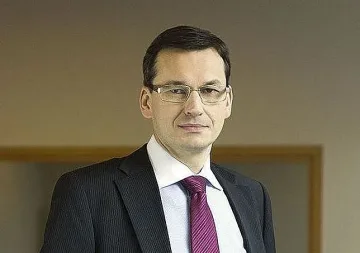 Триумфална арка  вдигат във Варшава